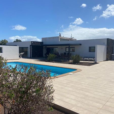 Heated & Shared Pool Villa Matriana 36A, North Shore Villas Лахарес Екстериор снимка