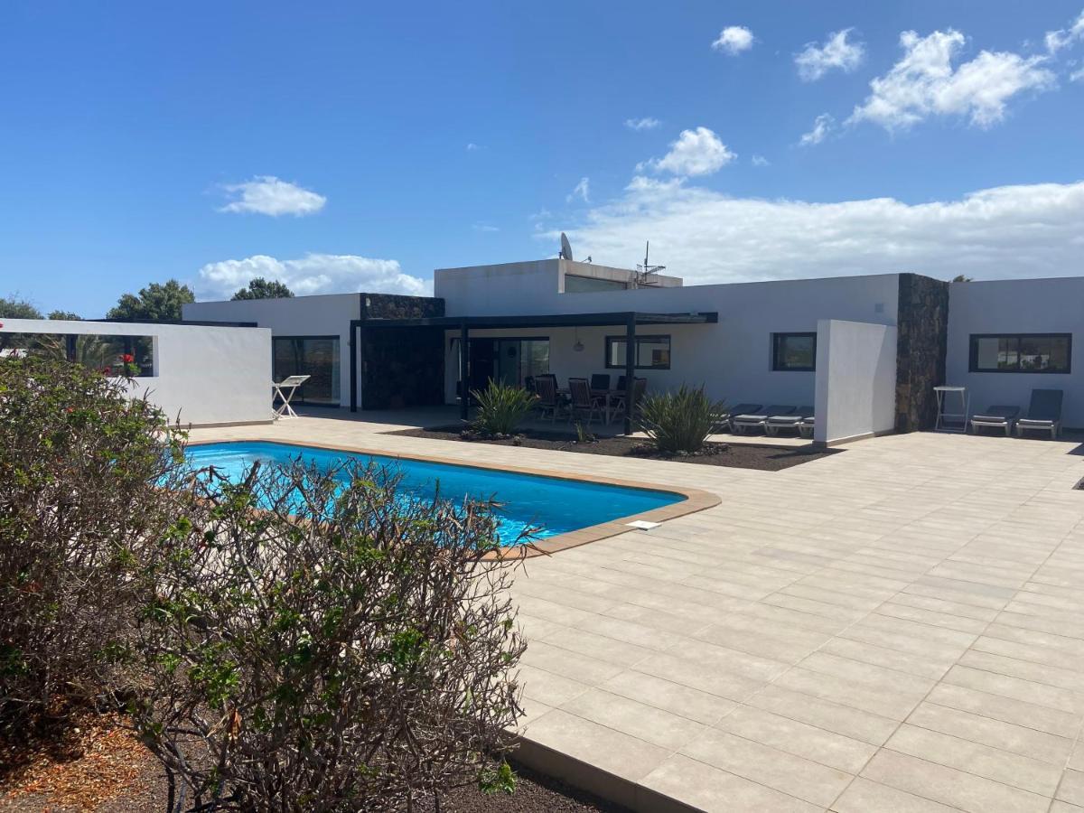 Heated & Shared Pool Villa Matriana 36A, North Shore Villas Лахарес Екстериор снимка