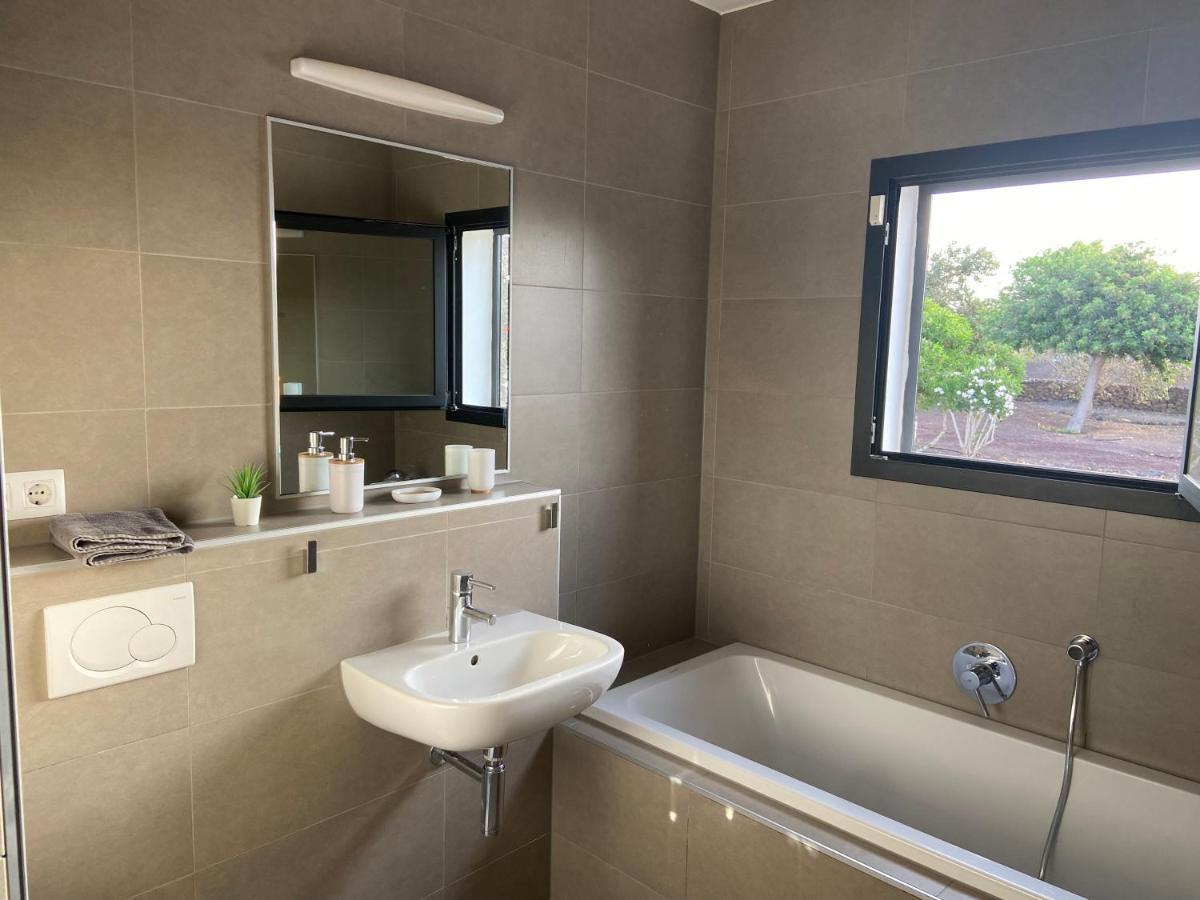 Heated & Shared Pool Villa Matriana 36A, North Shore Villas Лахарес Екстериор снимка