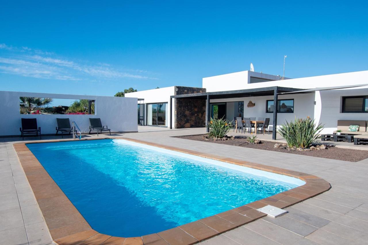 Heated & Shared Pool Villa Matriana 36A, North Shore Villas Лахарес Екстериор снимка