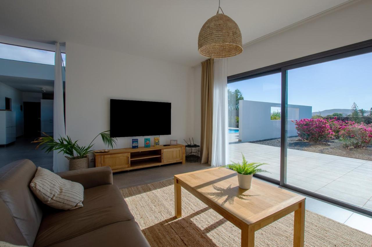 Heated & Shared Pool Villa Matriana 36A, North Shore Villas Лахарес Екстериор снимка