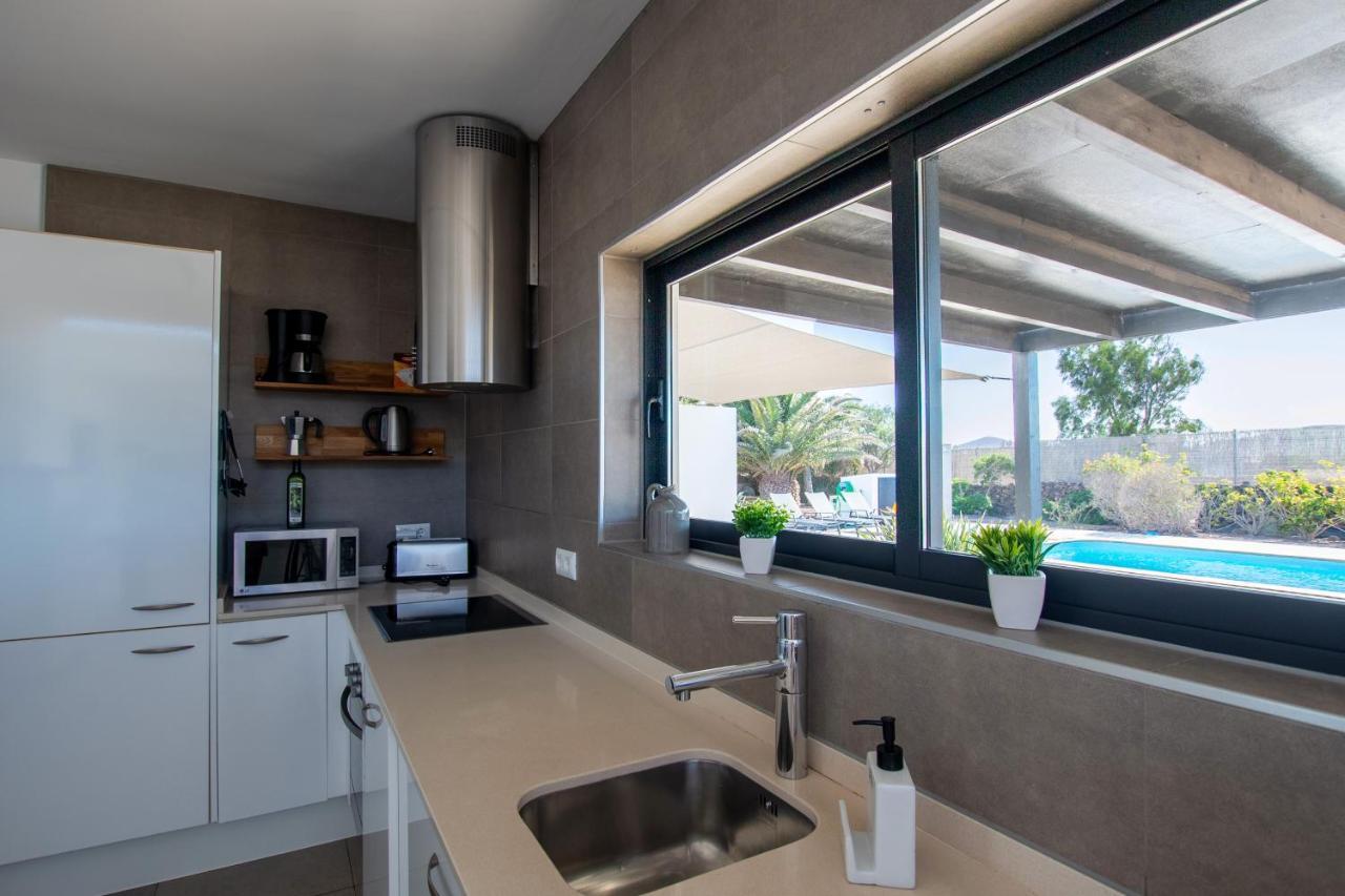 Heated & Shared Pool Villa Matriana 36A, North Shore Villas Лахарес Екстериор снимка